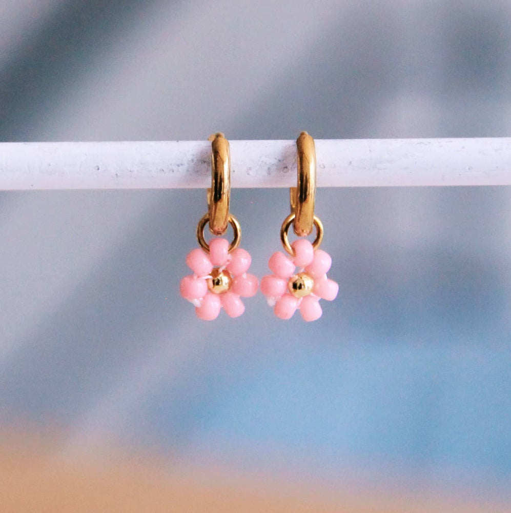 Stainless steel hoop earrings with daisy flower - pink