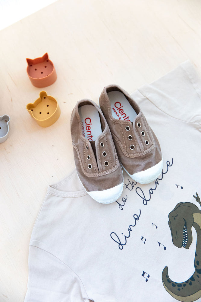 Cienta fabric slip-ons - beige (70777-46)