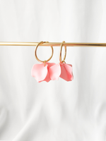 Poppy hoop earrings - Pale pink: 30 mm hoop earrings + petals