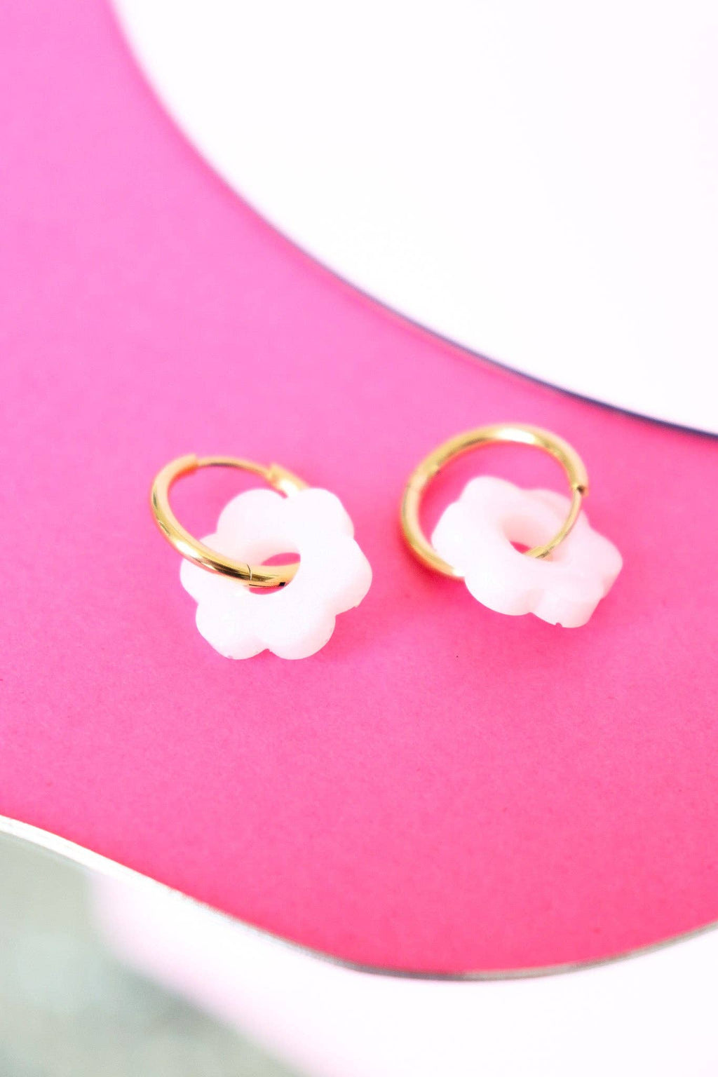Isabelle white pearly earrings: Resin flowers only x2 - MintMouse (Unicorner Concept Store)