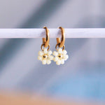 Stainless steel hoop earrings with daisy flower - yellow