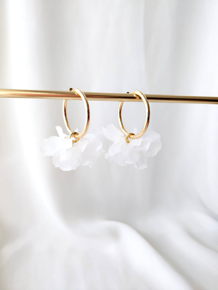 PEONY hoop earrings - White: 30 mm hoop earrings + petals