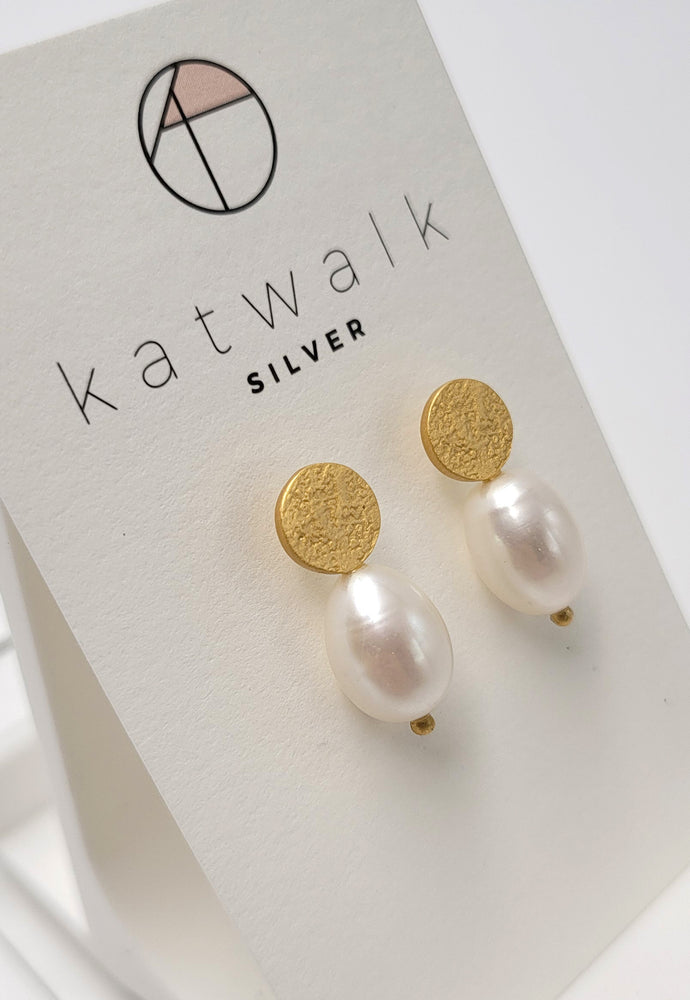 Earrings round pearl gold natural pearl
