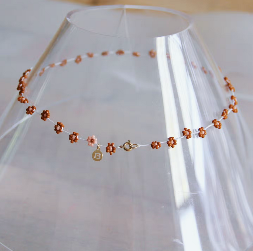 Daisy flower necklace - rust/pink