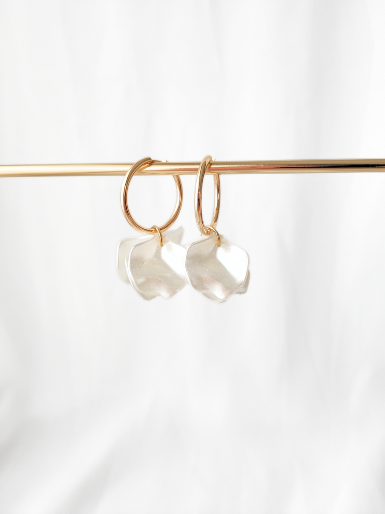 Poppy hoop earrings - Pearly white: 30 mm hoop earrings + petals