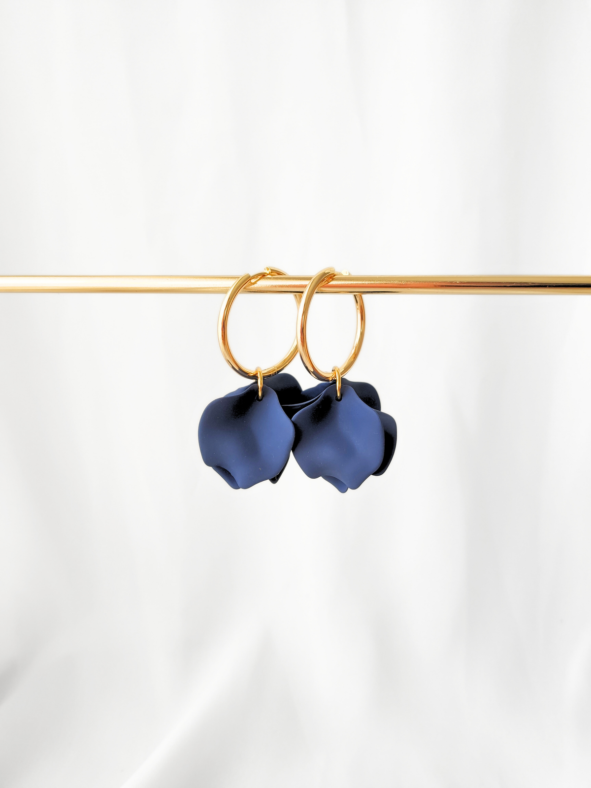 Poppy hoop earrings - Navy blue: 30 mm hoop earrings + petals - MintMouse (Unicorner Concept Store)