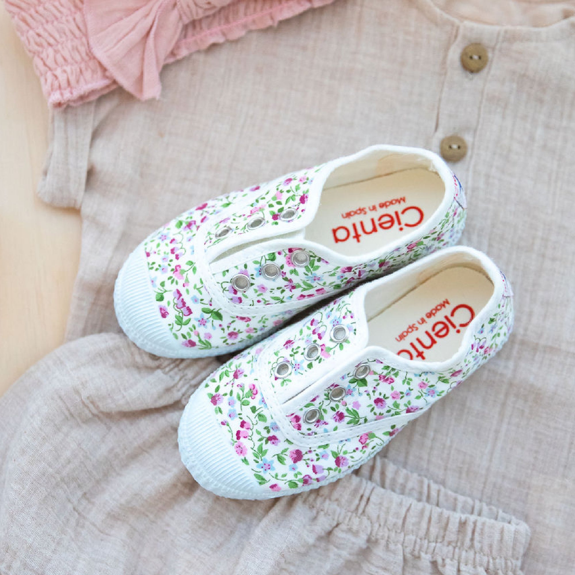 Cienta slip-ons - Blanco (70999-05) - MintMouse (Unicorner Concept Store)