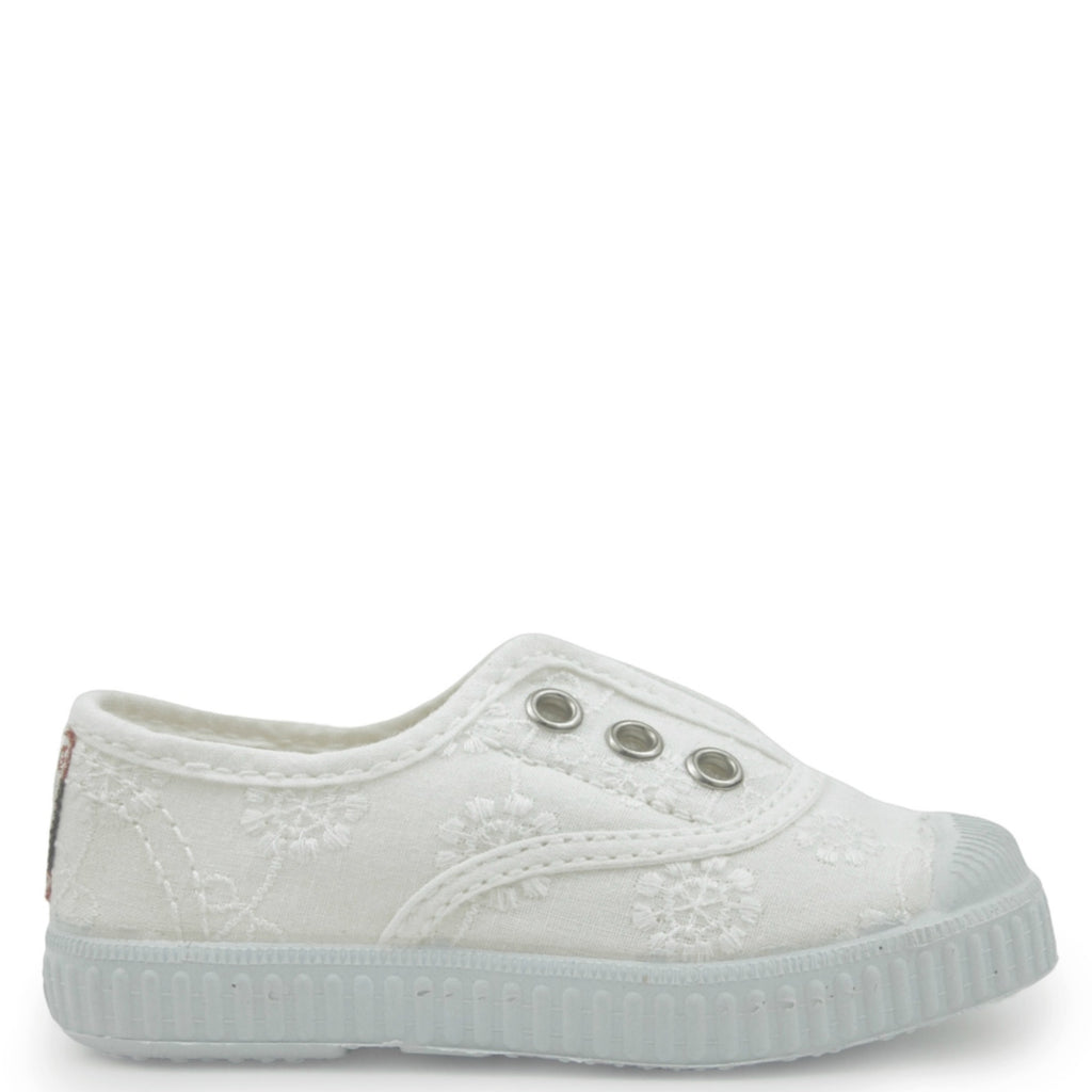 (70998-05) Cienta slip-ons - white flowers - MintMouse (Unicorner Concept Store)