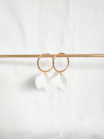 Poppy hoop earrings - Opaque white: 30 mm hoop earrings + petals