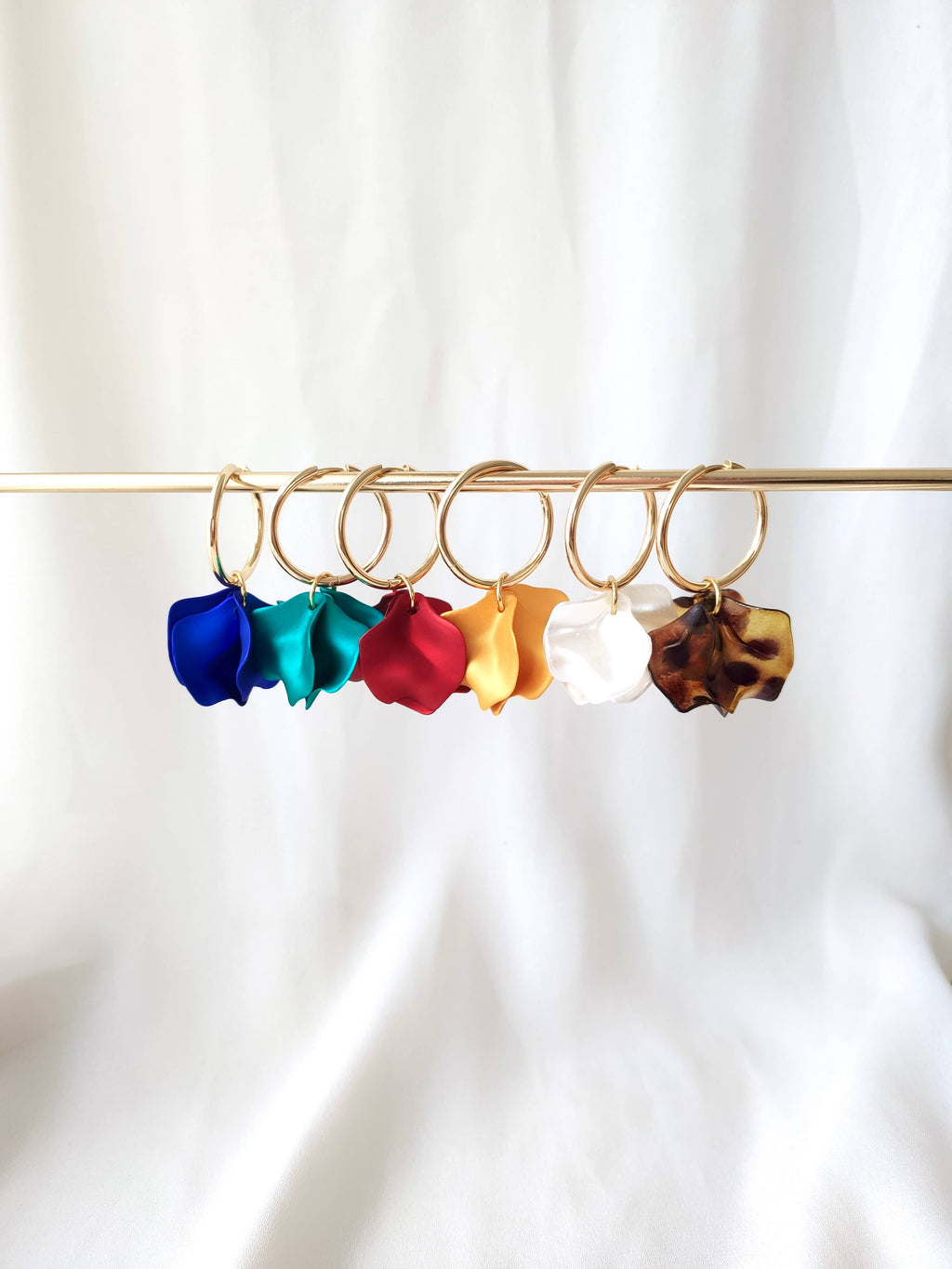 Poppy hoop earrings - Pearly white: 30 mm hoop earrings + petals - MintMouse (Unicorner Concept Store)