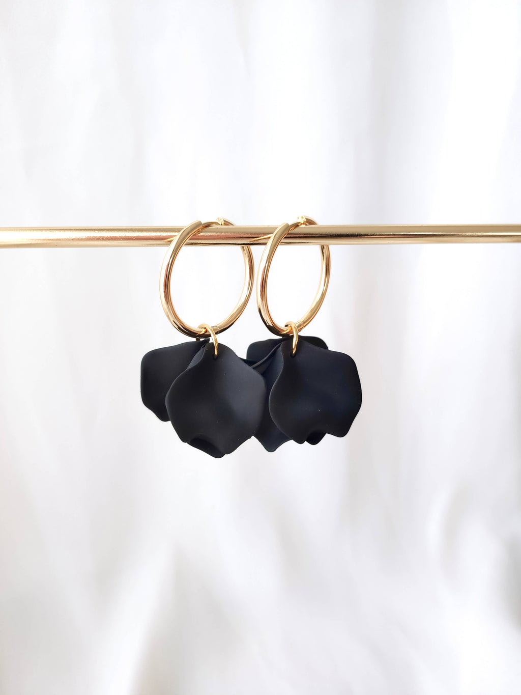 Poppy hoop earrings - Black: 30 mm hoop earrings + petals - MintMouse (Unicorner Concept Store)