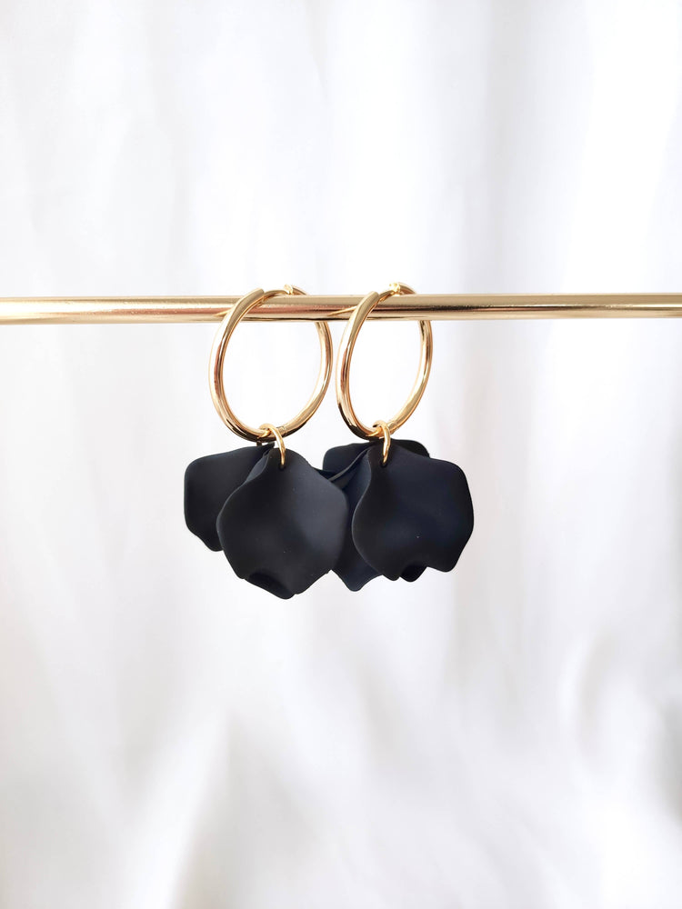 Poppy hoop earrings - Black: 30 mm hoop earrings + petals