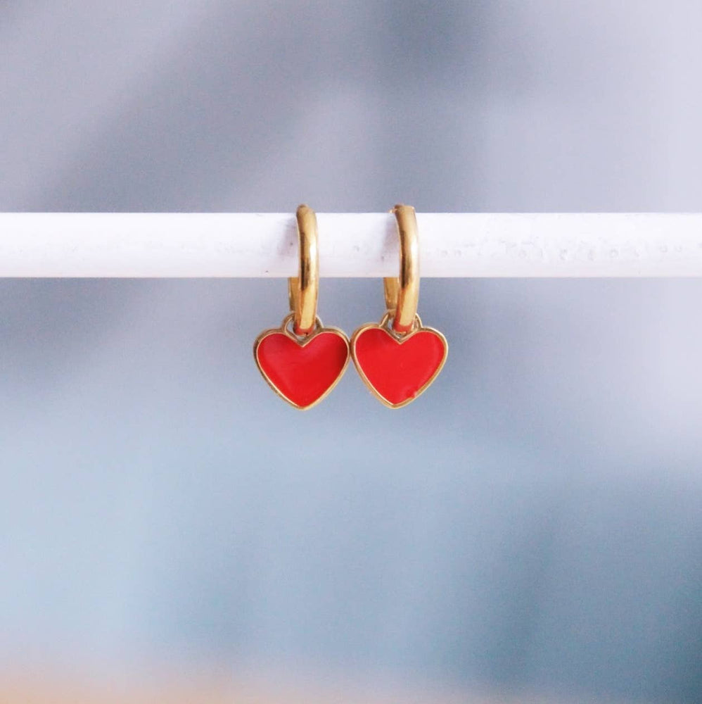 Stainless steel hoop earrings with mini heart – red