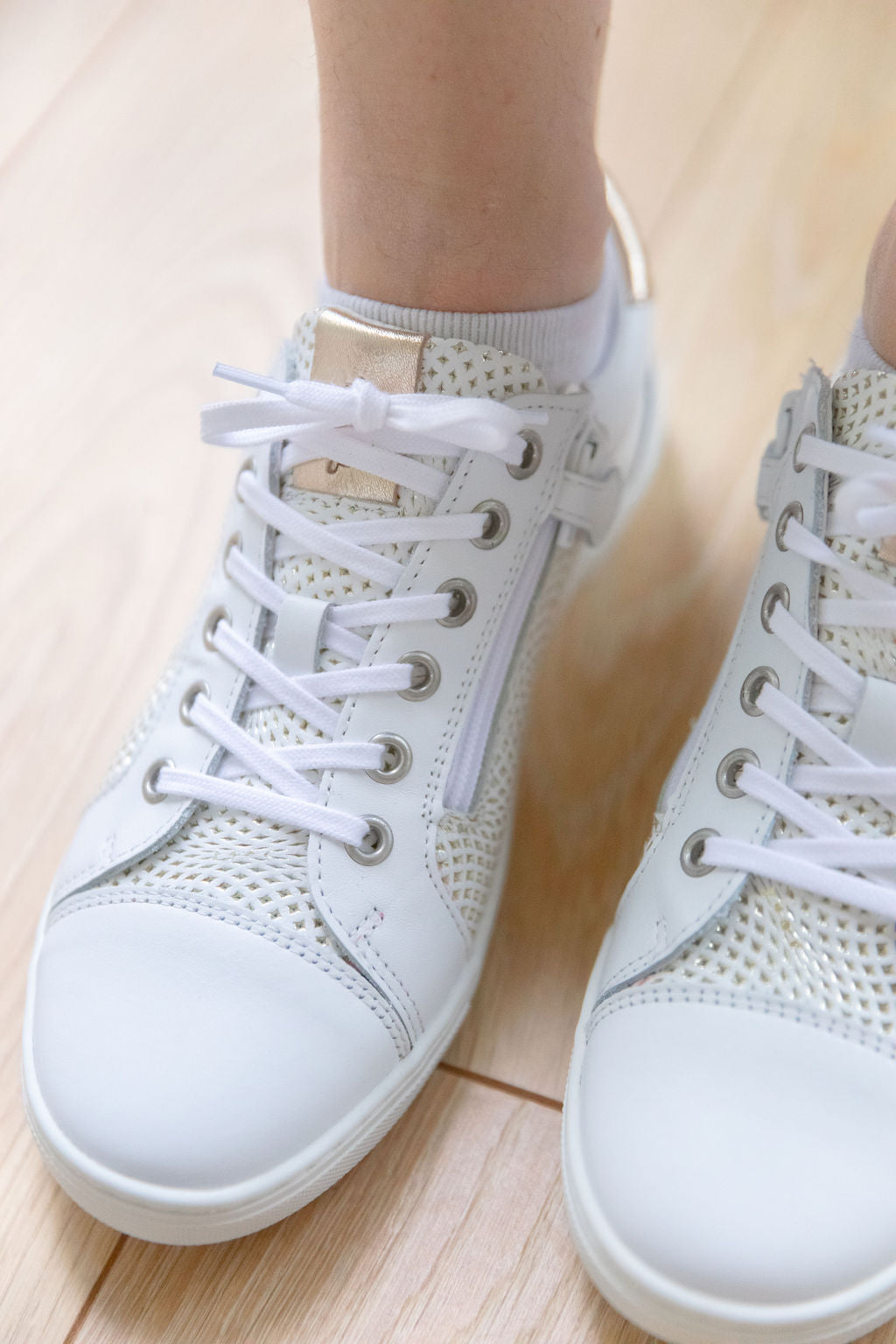 (Y00828.3013)-Telyoh White gold low sneaker - MintMouse (Unicorner Concept Store)