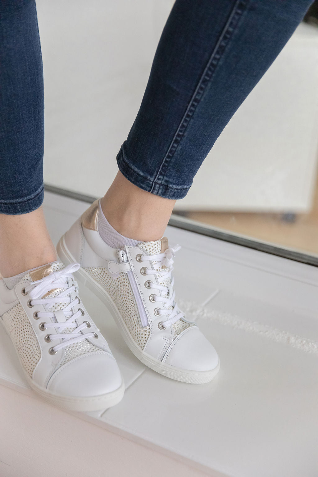 (Y00828.3013)-Telyoh White gold low sneaker - MintMouse (Unicorner Concept Store)