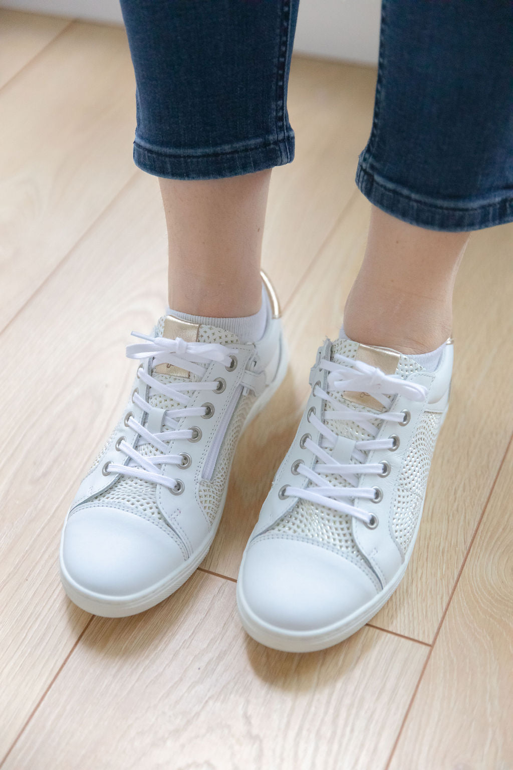 (Y00828.3013)-Telyoh White gold low sneaker - MintMouse (Unicorner Concept Store)