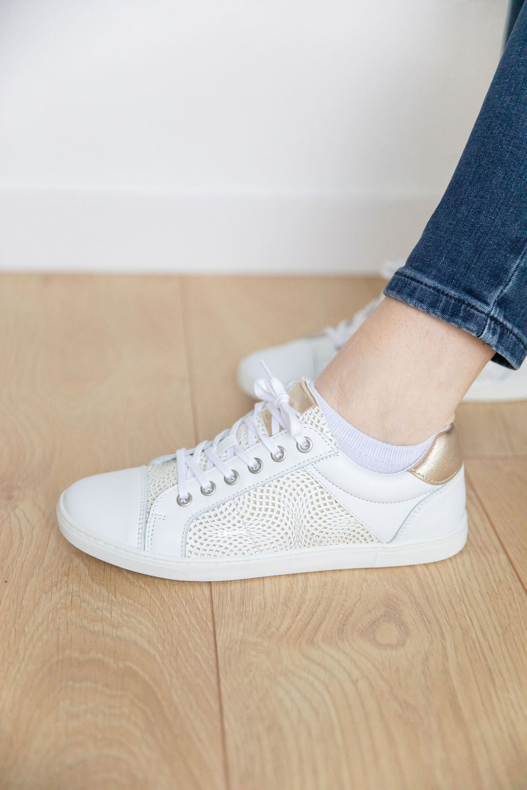 (Y00828.3013)-Telyoh White gold low sneaker - MintMouse (Unicorner Concept Store)