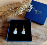 La Bienveillante cream-colored earrings
