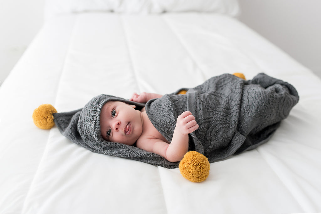Bamboo hooded blanket with pom poms - Grey - MintMouse (Unicorner Concept Store)