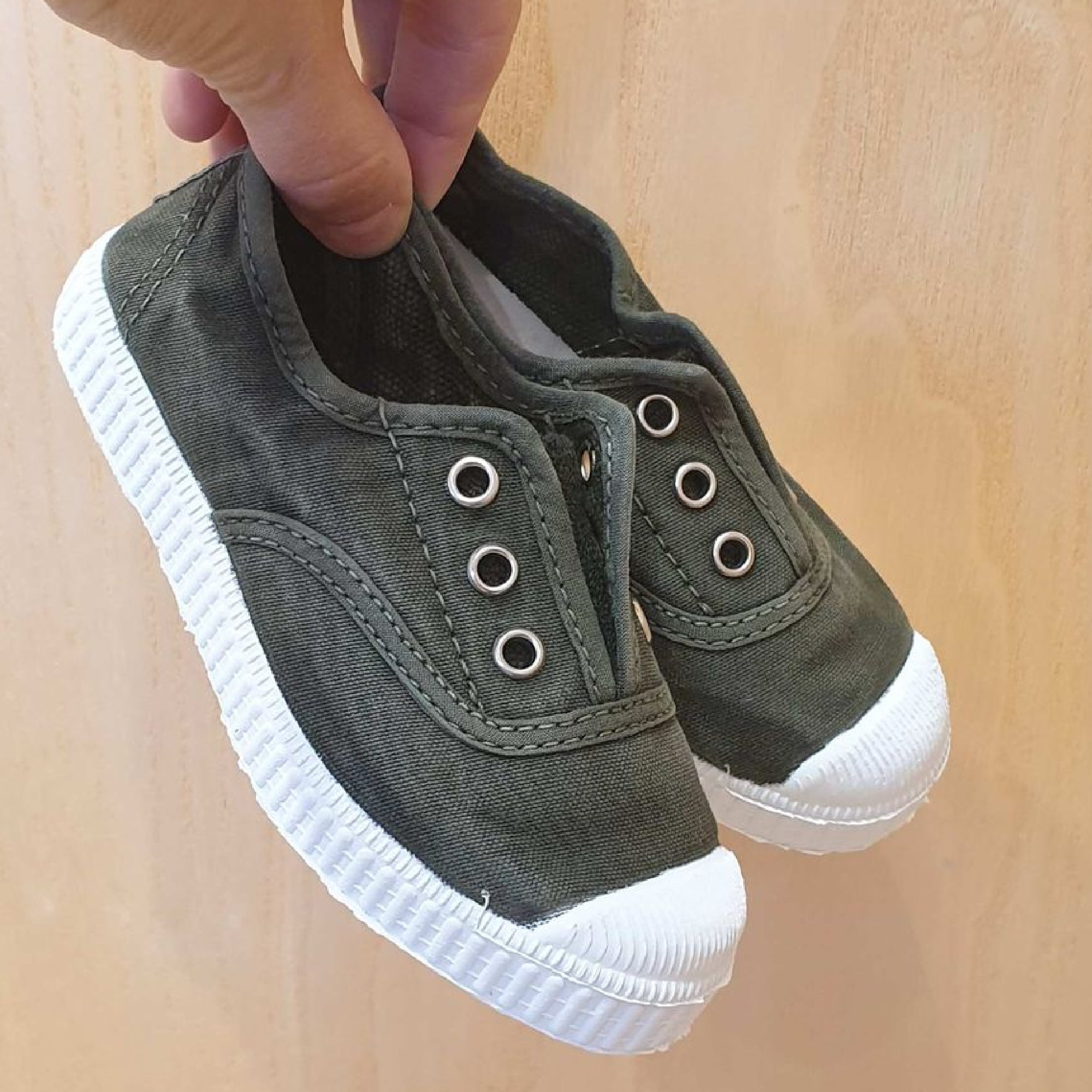 Cienta fabric slip-ons - Khaki (70777-22) - MintMouse (Unicorner Concept Store)