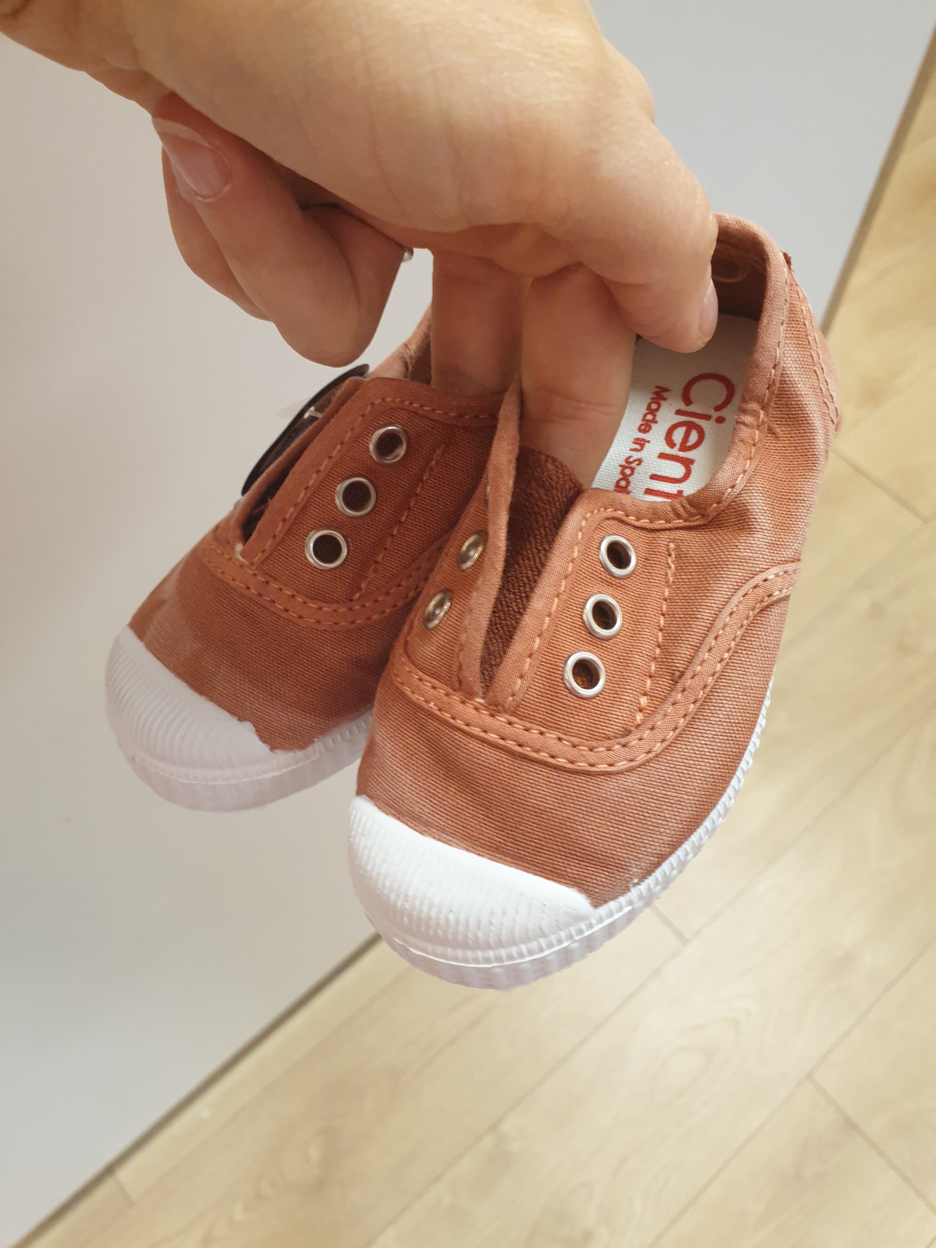 Cienta slip-ons - rust - MintMouse (Unicorner Concept Store)