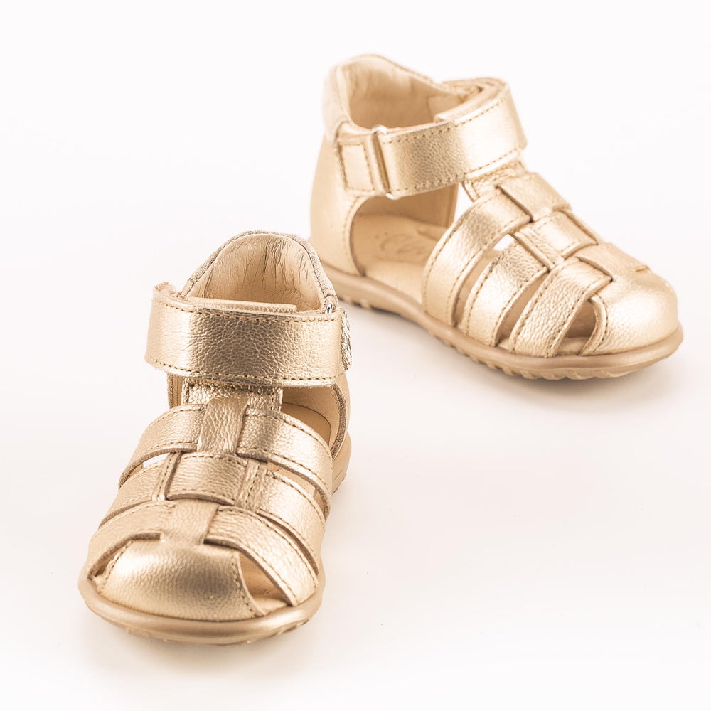 (1078-9) Emel Gold closed sandals