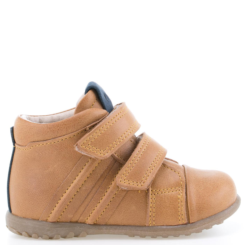 (1084) Emel first shoes