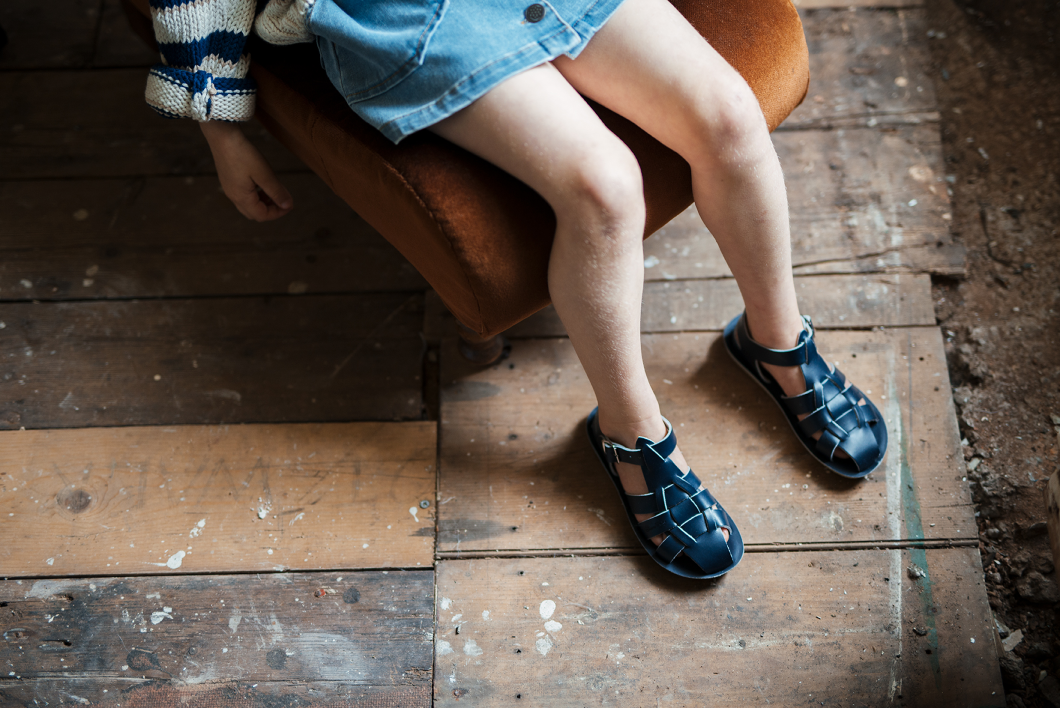 4406) Salt-Water Sandal Shark BLACK MintMouse (Unicorner